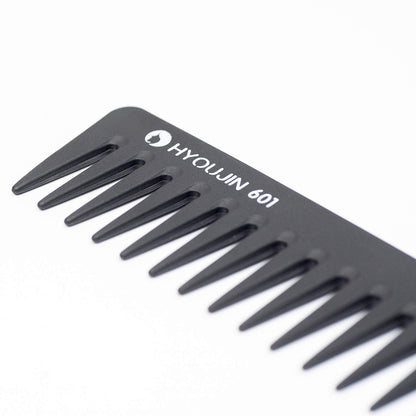 Wide-Tooth Detangling Comb (Anti-Static & Heat Resistant)