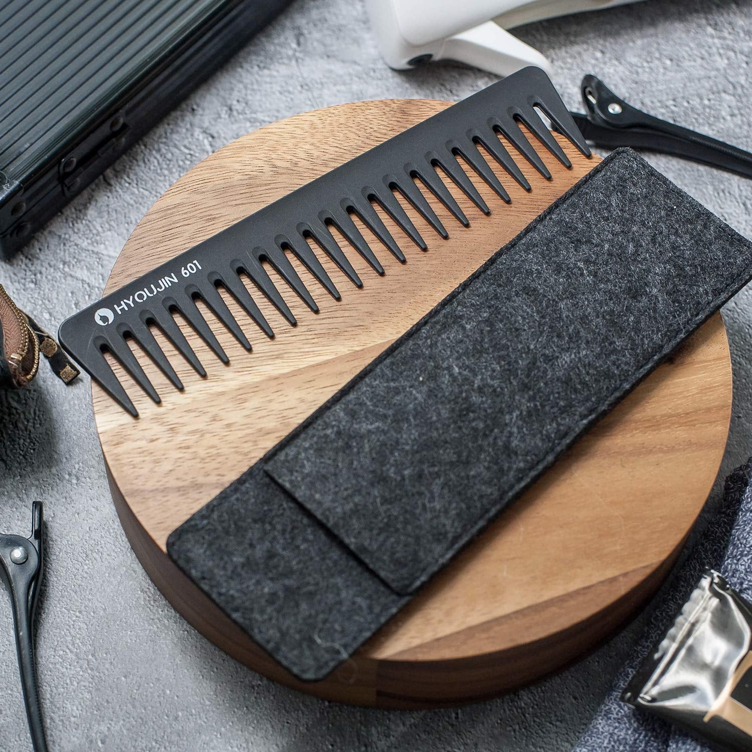 Wide-Tooth Detangling Comb (Anti-Static & Heat Resistant)